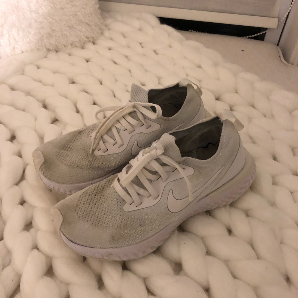 White nike shoes